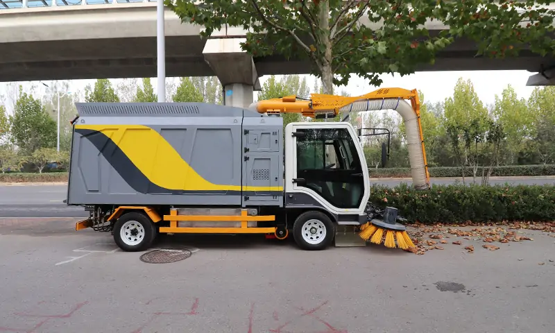 多功能純電動樹葉收集車:為城市環保貢獻力量