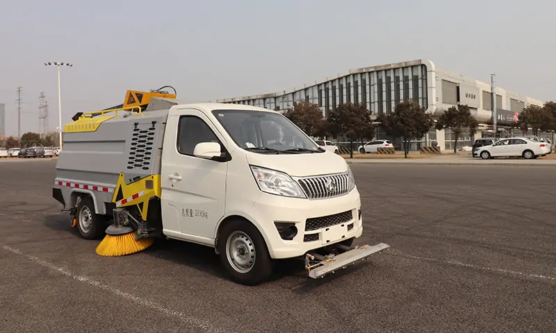 新能源洗掃車(chē):市政環(huán)衛(wèi)的綠色清潔保持者