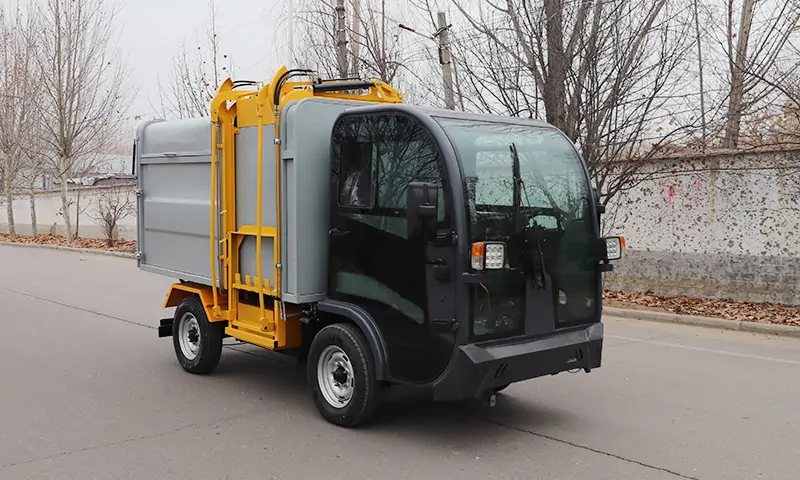 側(cè)裝式垃圾清運車，操作簡單，運載量大，環(huán)衛(wèi)道路垃圾轉(zhuǎn)運專業(yè)設備