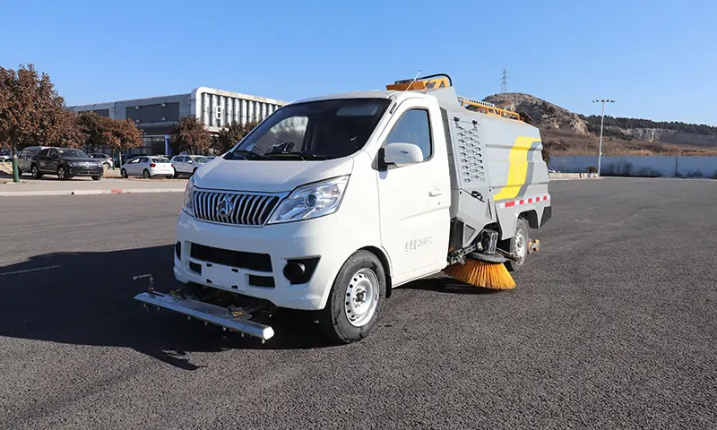 綠色環(huán)保,城市清潔新力量:全新純電動(dòng)洗掃車(chē)