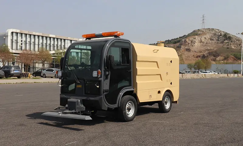 創新技術在城市治理中的應用:四輪多功能高壓清洗車