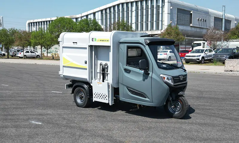 新能源側(cè)裝垃圾清運(yùn)車(chē):高效環(huán)保的城市清潔先鋒