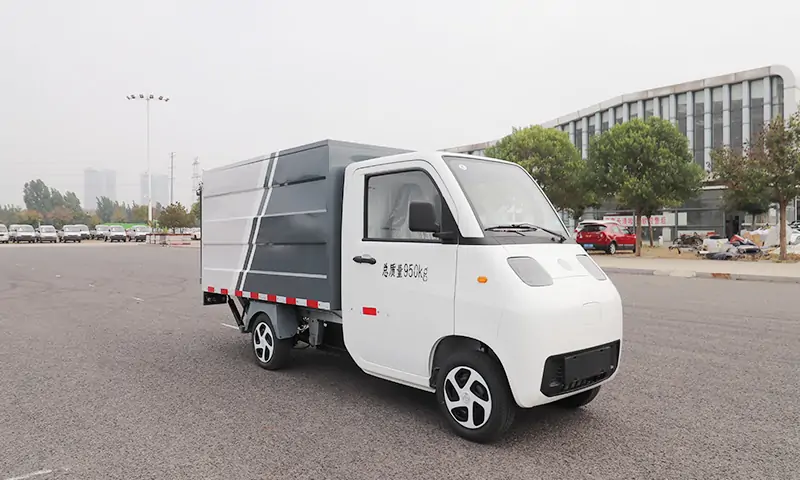 新能源垃圾桶轉(zhuǎn)運(yùn)車(chē):提升城市垃圾處理效率的環(huán)保利器