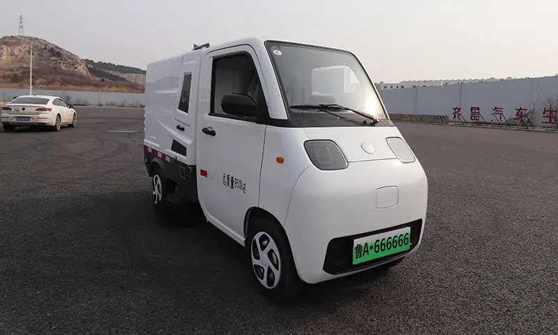 小型純電動(dòng)洗掃車(chē):城市清潔新利器,功能多樣,應(yīng)用廣泛