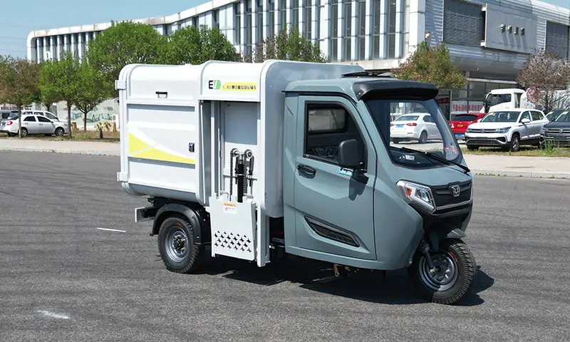 新款側(cè)裝式垃圾清運(yùn)車(chē):物業(yè)景區(qū)道路垃圾桶垃圾轉(zhuǎn)運(yùn)專(zhuān)業(yè)設(shè)備