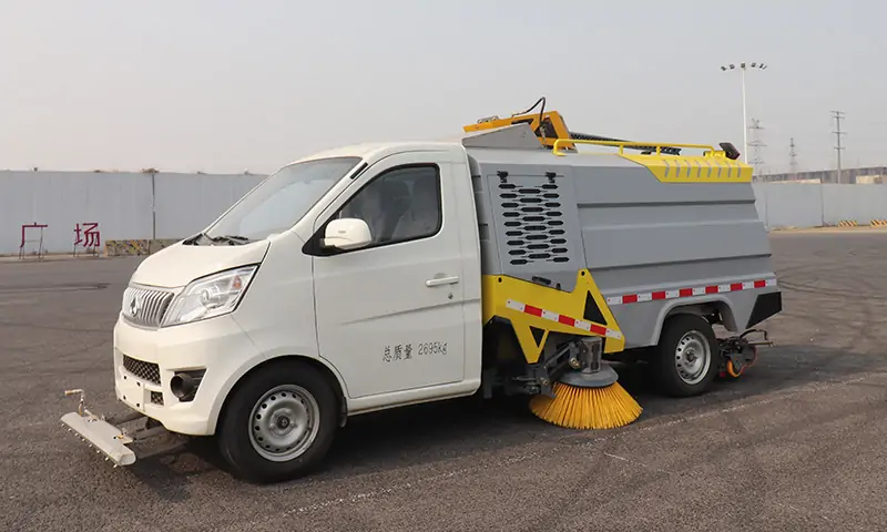 長(zhǎng)安新能源洗掃車(chē):高效環(huán)保的城市清潔利器