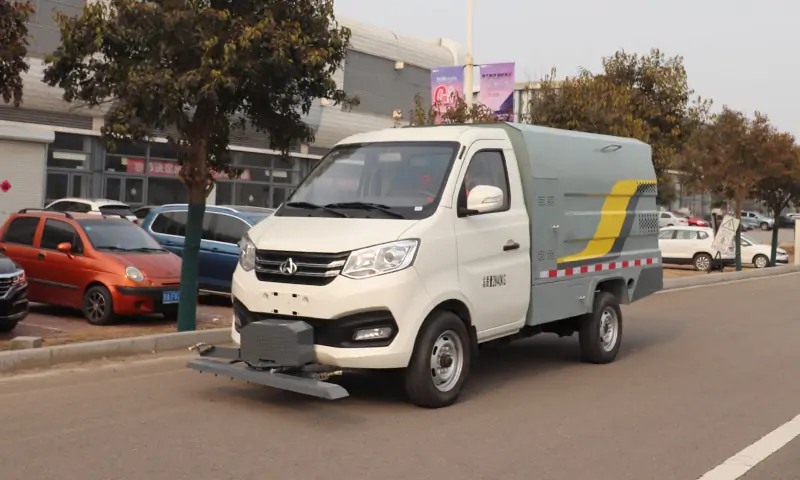 新能源多功能道路養(yǎng)護(hù)車(chē):城市環(huán)衛(wèi)的新標(biāo)桿