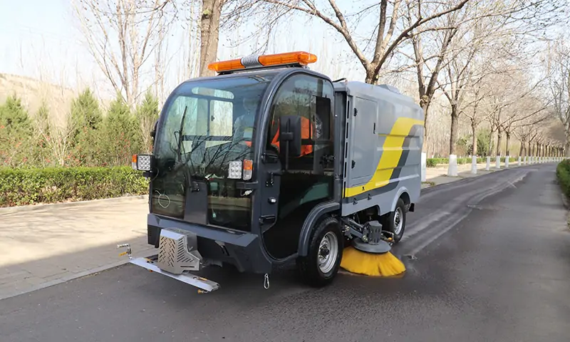純電動小型洗掃車:高效環保的城市清潔解決方案