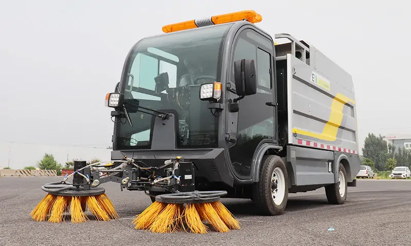 多功能四輪樹葉收集車:秋季落葉清理的高效選擇