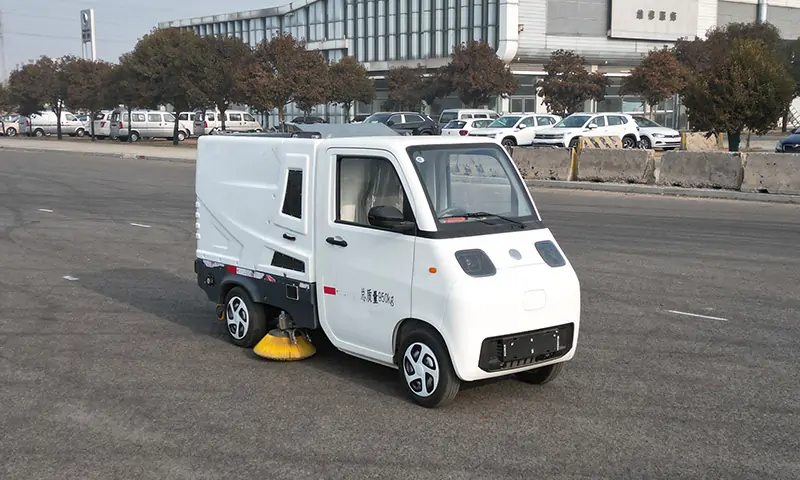 新能源小型洗掃車(chē):環(huán)保與高效兼具的市政清潔之選
