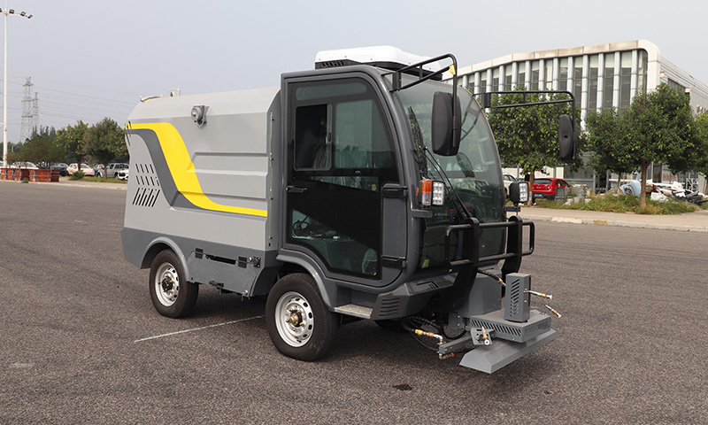四輪多功能高壓清洗車:城市環境建設的綠色衛士