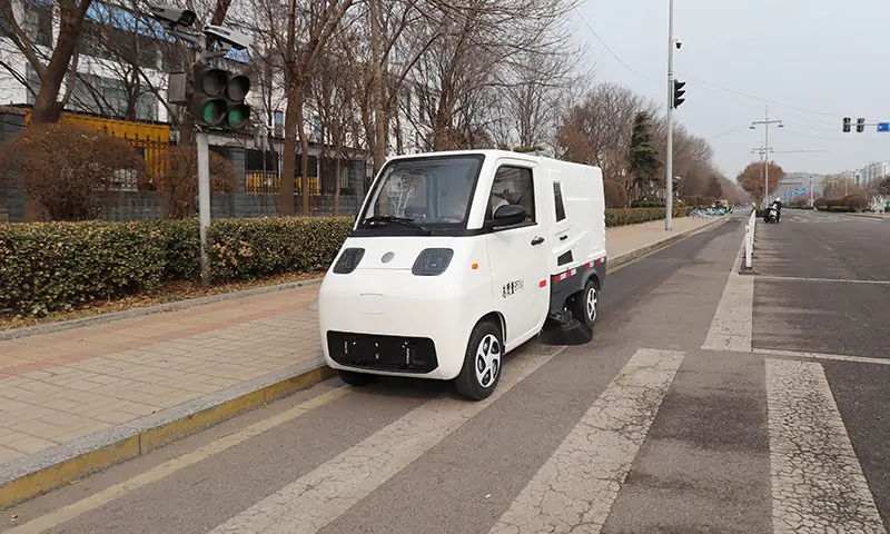 新能源小型洗掃車(chē):高效環(huán)保的市政環(huán)衛(wèi)新選擇