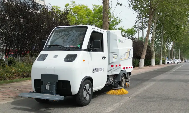 “綠色動(dòng)力 智能清潔——新能源洗掃車(chē)引領(lǐng)城市環(huán)衛(wèi)新風(fēng)尚”