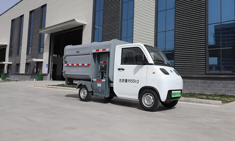 新能源側(cè)裝式垃圾車(chē):高效環(huán)保,城市清潔的智能選擇