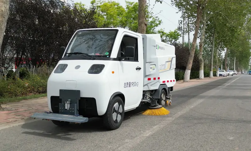 城市清潔新動(dòng)力——新能源洗掃車(chē)引領(lǐng)環(huán)保新潮流
