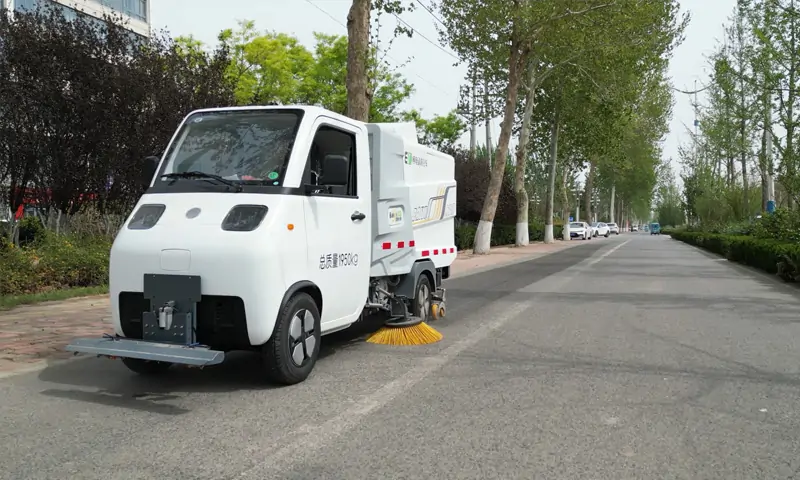 新能源洗掃車(chē)——城市道路清潔的綠色先鋒