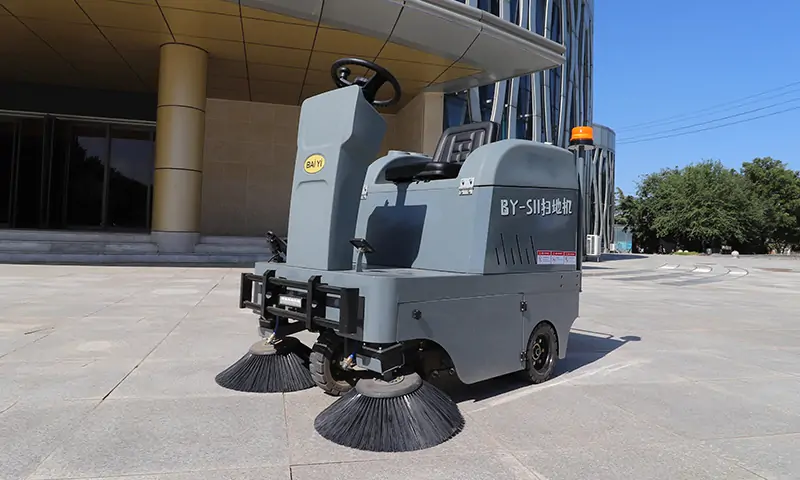 純電動(dòng)清掃車(chē):城市綠色清潔的智能選擇