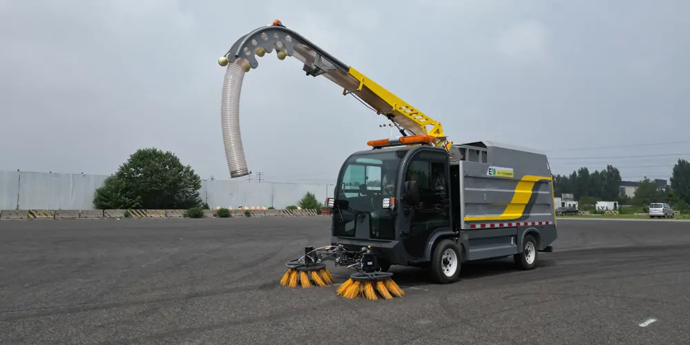 樹葉收集車，新能源樹葉收集車，多功能樹葉收集車，四輪樹葉收集車