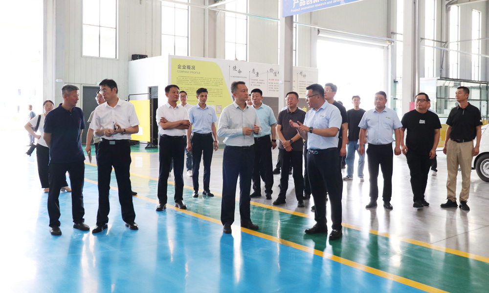 熱烈歡迎區(qū)委書記肖輝、區(qū)委常委辦公室主任劉興文、副區(qū)長趙魯及各相關(guān)部門領(lǐng)導(dǎo)蒞臨我司調(diào)研指導(dǎo)！