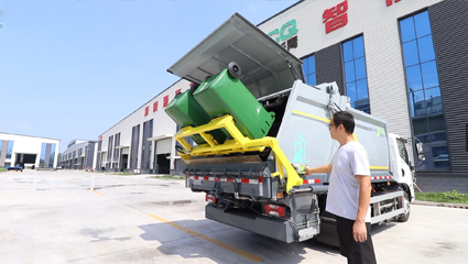 新能源壓縮式垃圾車BY-YS12000操作環境