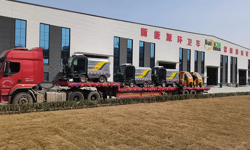 純電動路面養(yǎng)護(hù)車發(fā)貨 助力城市精細(xì)化環(huán)衛(wèi)管理