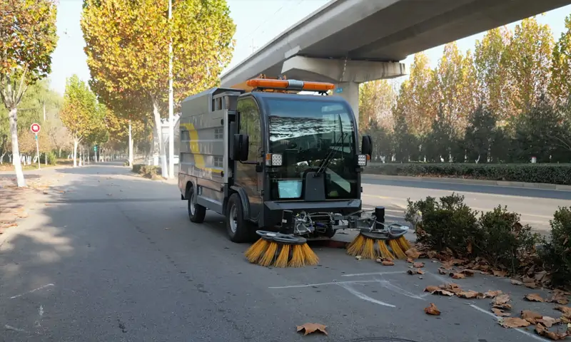 純電動樹葉收集車:高效環保的秋季環衛利器